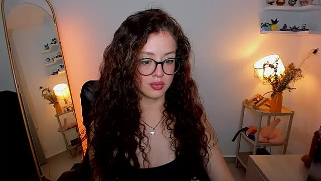 Cassandra Caiin online show from 11-30-25, 07:31