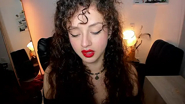 Cassandra Caiin online show from 05-13-26, 02:18
