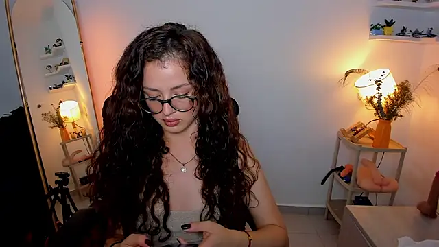 Cassandra Caiin online show from 11-16-25, 07:13