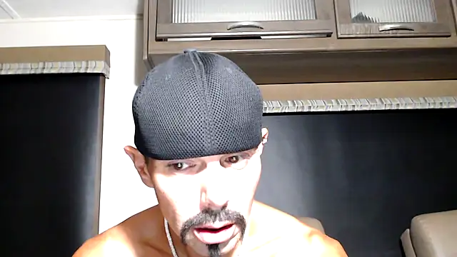 Snapshot of ThickD2C chatting on 05-15-26, 05:55 ThickD2C online show from 05-15-26, 05:55
