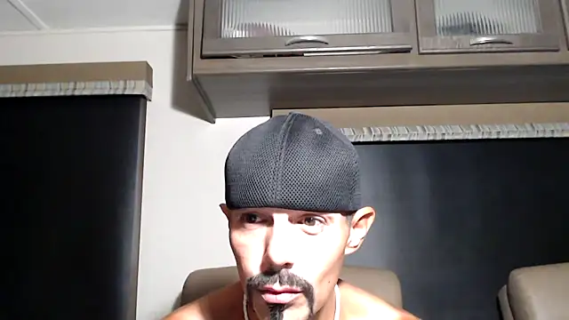 Snapshot of ThickD2C chatting on 05-01-26, 11:21 ThickD2C online show from 05-01-26, 11:21