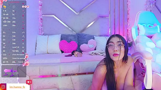 Snapshot of shanon- chatting on 02-10-25, 08:21 shanon- online show from 02-10-25, 08:21