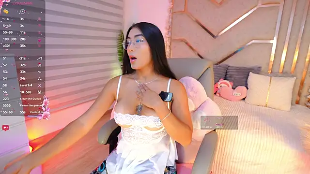 Snapshot of shanon- chatting on 07-15-26, 11:01 shanon- online show from 07-15-26, 11:01