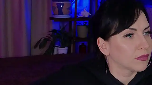 lily conor online show from 11-10-25, 04:23