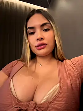 AnaCarrera online show from 10-26-25, 03:56