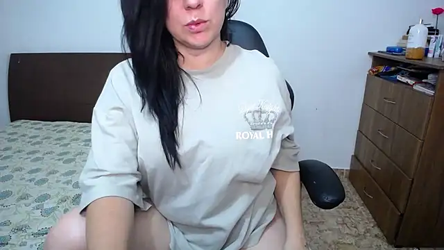 Snapshot of alexa_milsf chatting on 10-02-25, 02:15 alexa milsf online show from 10-02-25, 02:15