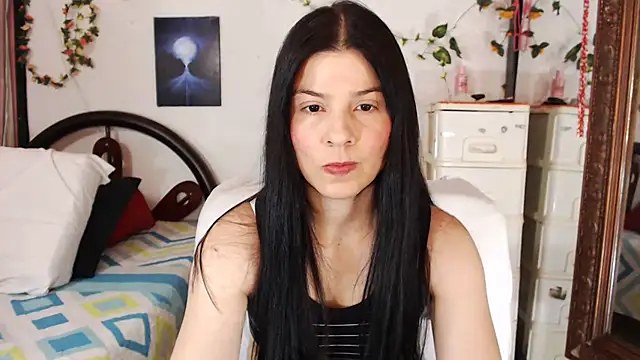Snapshot of Estefani_32 chatting on 09-11-25, 04:40 Estefani 32 online show from 09-11-25, 04:40