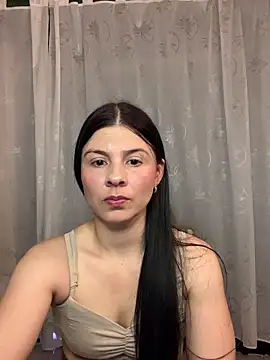 Snapshot of Estefani_32 chatting on 05-06-26, 07:18 Estefani 32 online show from 05-06-26, 07:18