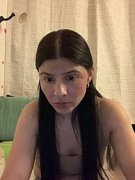 Snapshot of Estefani_32 chatting on 04-26-26, 07:00 Estefani 32 online show from 04-26-26, 07:00