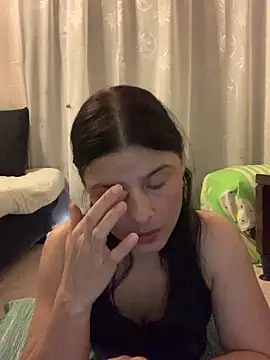 Snapshot of Estefani_32 chatting on 04-24-26, 02:52 Estefani 32 online show from 04-24-26, 02:52
