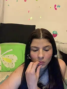Snapshot of Estefani_32 chatting on 04-27-26, 07:01 Estefani 32 online show from 04-27-26, 07:01