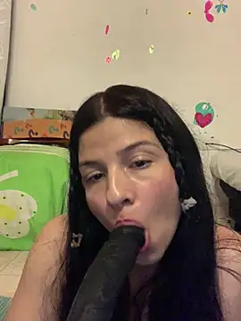 Snapshot of Estefani_32 chatting on 04-29-26, 05:30 Estefani 32 online show from 04-29-26, 05:30