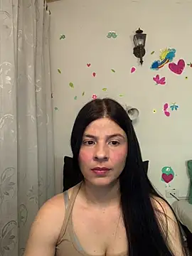 Snapshot of Estefani_32 chatting on 05-04-26, 08:11 Estefani 32 online show from 05-04-26, 08:11