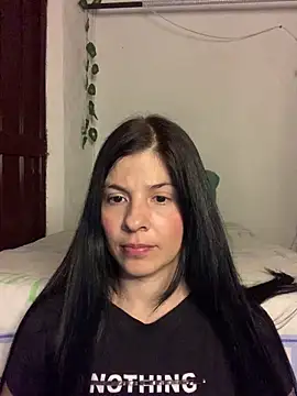 Estefani 32 online show from 06-18-26, 07:30