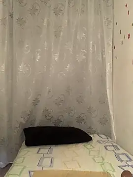 Snapshot of Estefani_32 chatting on 05-20-26, 09:45 Estefani 32 online show from 05-20-26, 09:45