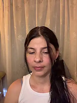 Snapshot of Estefani_32 chatting on 05-21-26, 08:50 Estefani 32 online show from 05-21-26, 08:50