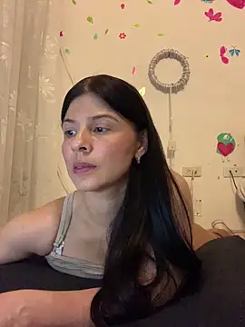 Estefani 32 online show from 04-12-26, 06:33