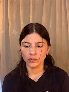 Snapshot of Estefani_32 chatting on 05-19-26, 02:46 Estefani 32 online show from 05-19-26, 02:46