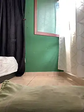Snapshot of Estefani_32 chatting on 05-15-26, 05:11 Estefani 32 online show from 05-15-26, 05:11