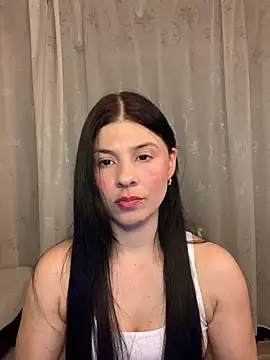 Snapshot of Estefani_32 chatting on 05-07-26, 05:49 Estefani 32 online show from 05-07-26, 05:49