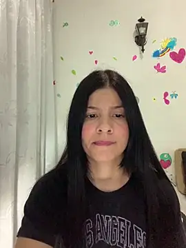 Snapshot of Estefani_32 chatting on 05-05-26, 03:15 Estefani 32 online show from 05-05-26, 03:15