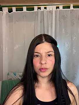 Snapshot of Estefani_32 chatting on 05-08-26, 04:11 Estefani 32 online show from 05-08-26, 04:11