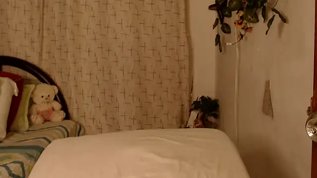 Estefani 32 online show from 10-26-25, 01:50