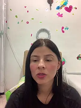 Snapshot of Estefani_32 chatting on 04-19-26, 07:49 Estefani 32 online show from 04-19-26, 07:49