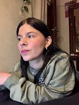 Snapshot of Estefani_32 chatting on 04-17-26, 05:27 Estefani 32 online show from 04-17-26, 05:27