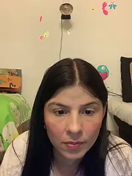 Snapshot of Estefani_32 chatting on 05-01-26, 12:37 Estefani 32 online show from 05-01-26, 12:37