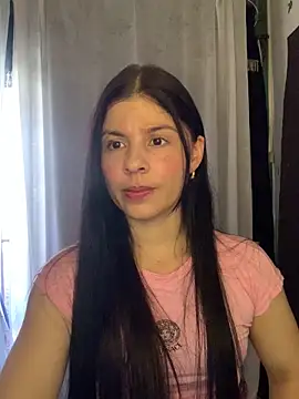 Snapshot of Estefani_32 chatting on 05-26-26, 05:44 Estefani 32 online show from 05-26-26, 05:44