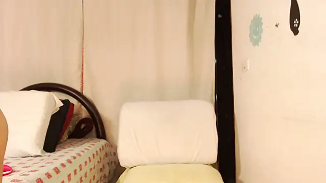 Snapshot of Estefani_32 chatting on 09-18-25, 03:26 Estefani 32 online show from 09-18-25, 03:26