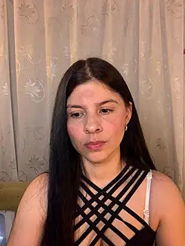 Snapshot of Estefani_32 chatting on 05-22-26, 04:05 Estefani 32 online show from 05-22-26, 04:05