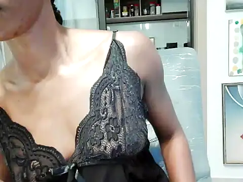 Snapshot of choco_petite chatting on 12-18-25, 10:52 choco petite online show from 12-18-25, 10:52