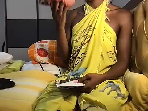 Snapshot of choco_petite chatting on 10-10-25, 05:08 choco petite online show from 10-10-25, 05:08