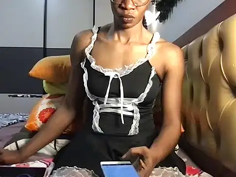 Snapshot of choco_petite chatting on 09-09-25, 04:44 choco petite online show from 09-09-25, 04:44