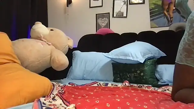 Snapshot of choco_petite chatting on 02-10-26, 12:20 choco petite online show from 02-10-26, 12:20