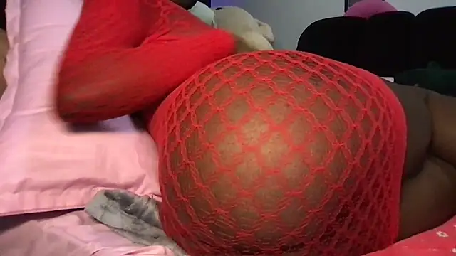 Snapshot of choco_petite chatting on 02-24-26, 03:51 choco petite online show from 02-24-26, 03:51