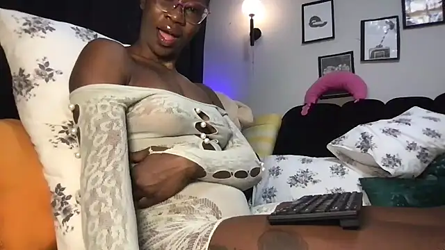 Snapshot of choco_petite chatting on 03-02-26, 03:51 choco petite online show from 03-02-26, 03:51