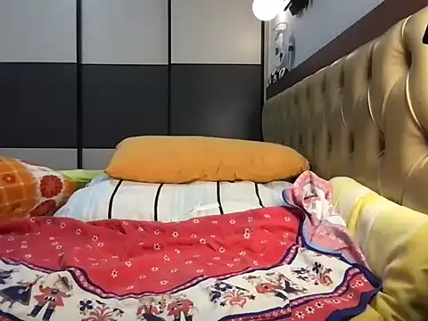 Snapshot of choco_petite chatting on 10-06-25, 04:13 choco petite online show from 10-06-25, 04:13