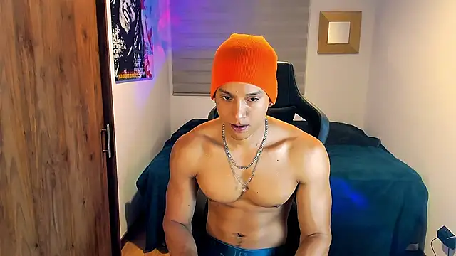 Snapshot of Liam_V chatting on 02-11-25, 10:36 Liam V online show from 02-11-25, 10:36