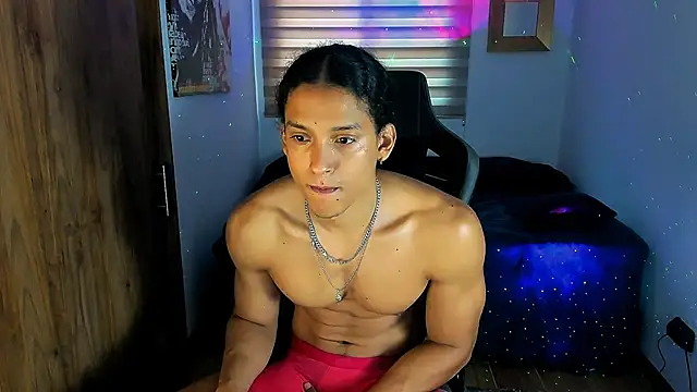 Snapshot of Liam_V chatting on 02-13-25, 12:43 Liam V online show from 02-13-25, 12:43