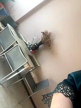 Flossy Vettie online show from 10-21-25, 09:30