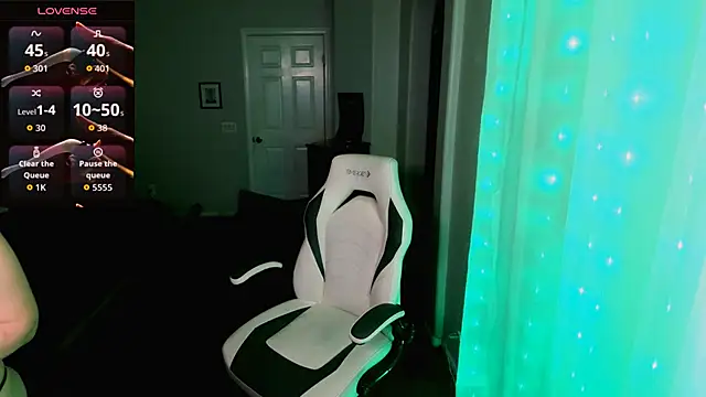 britteebee online show from 12-22-25, 06:02