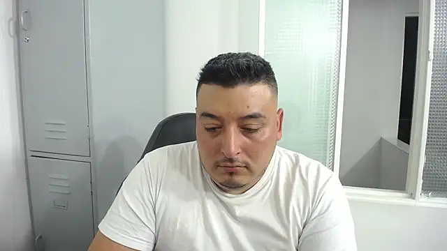 Snapshot of antonycruz chatting on 11-14-25, 10:13 antonycruz online show from 11-14-25, 10:13