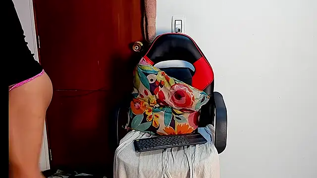 Snapshot of Lu_doll chatting on 09-15-25, 07:36 Lu doll online show from 09-15-25, 07:36