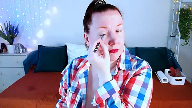 GoddessLara online show from 11-30-25, 12:22