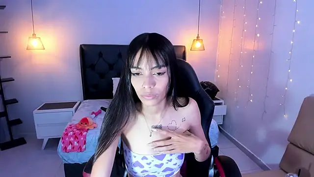 Snapshot of AMELIELEONE chatting on 02-17-25, 01:11 AMELIELEONE online show from 02-17-25, 01:11