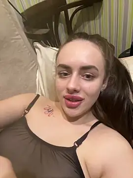 Lisaaan online show from 10-30-25, 02:36