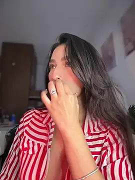 DulceLenns online show from 02-02-26, 05:56